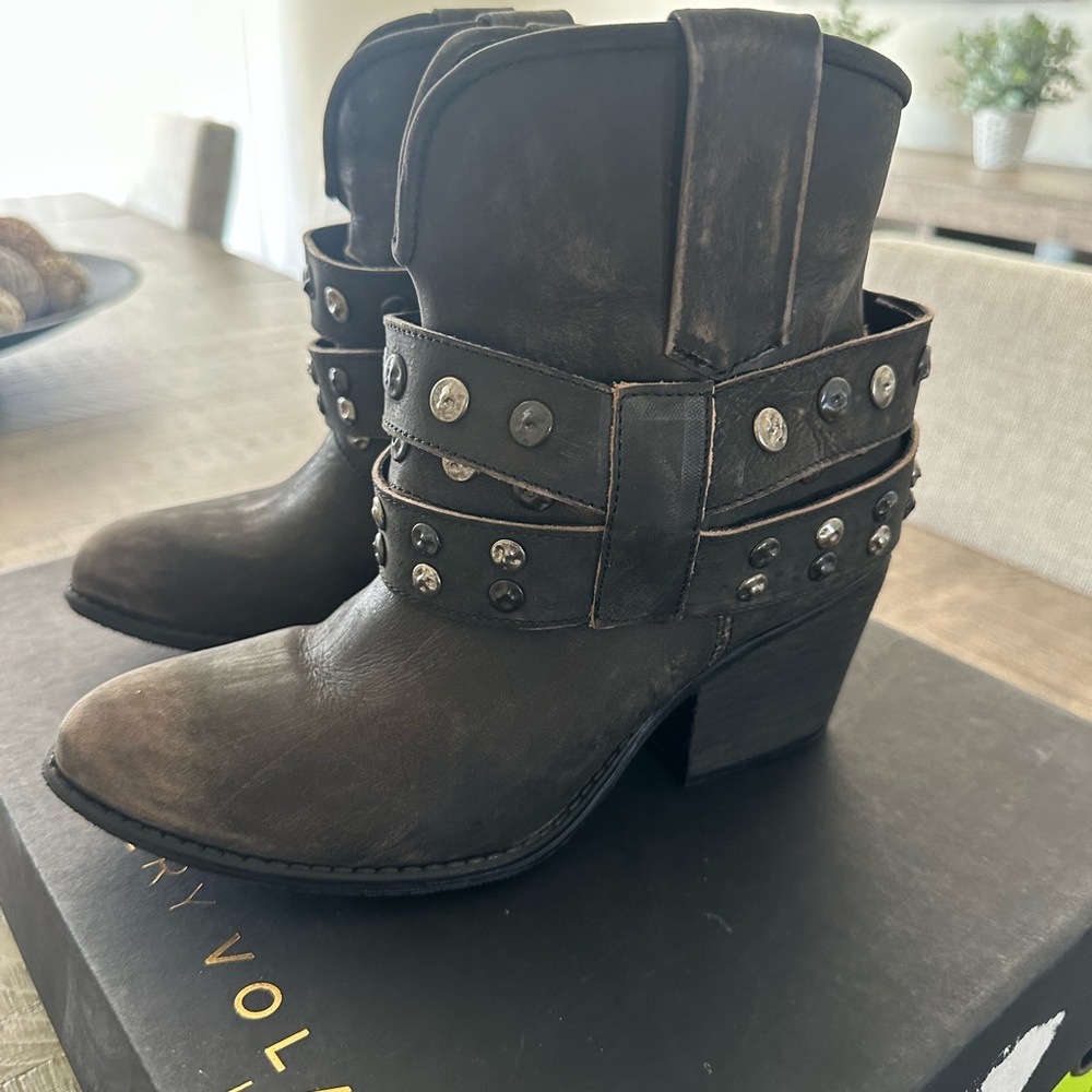 Very Volatile Distressed Black Heeled Boots